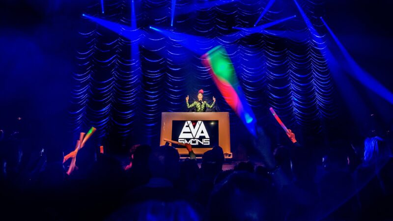 EventZ Eva Simons achter dj booth