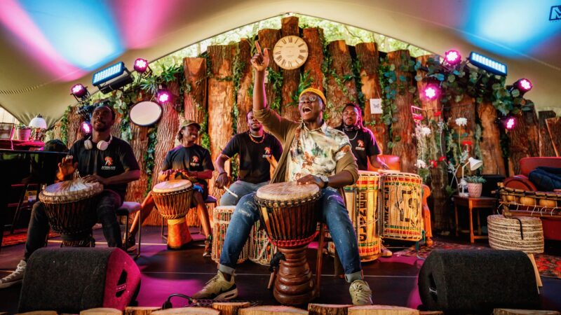 ID&T Camping Tijdloos optreden Djembe groep