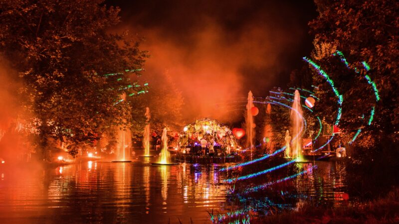 ID&T Mysteryland Online Event dj booth op het water