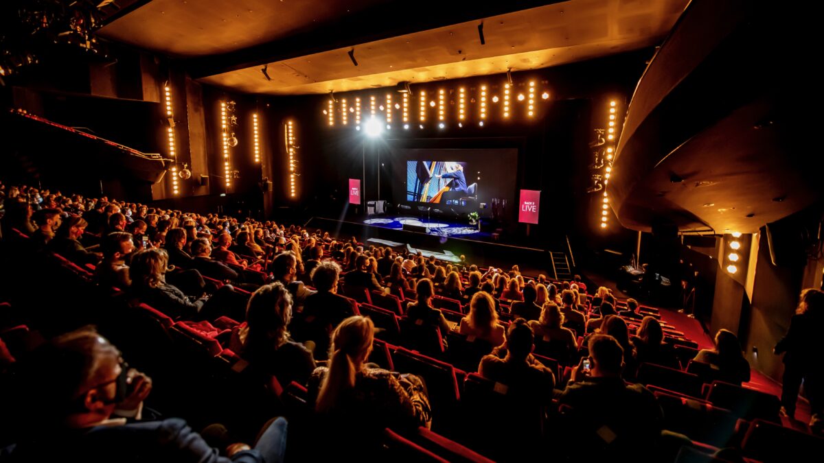Back 2 live testevent overview zaal met podium (foto-Nico Alsemgeest)