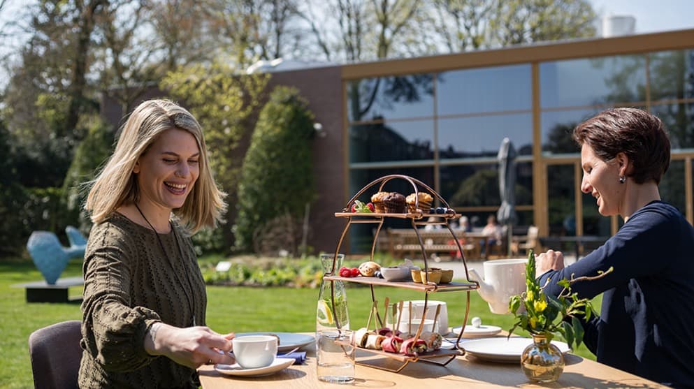 High tea in de tuin van Singer Laren