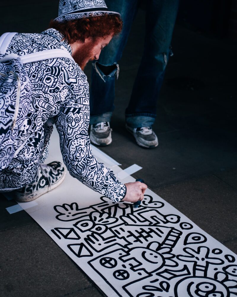 Kunst op straat - tekenaar van doodles