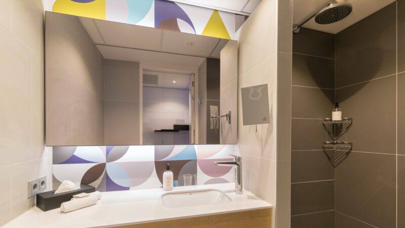 Postillion Rotterdam hotelkamer badkamer