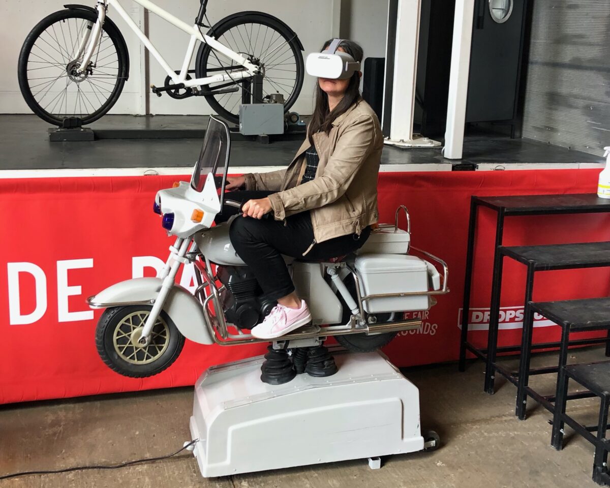 Attractie met bewegende motor en VR experience - Kermis op de Basis - Dropstuff