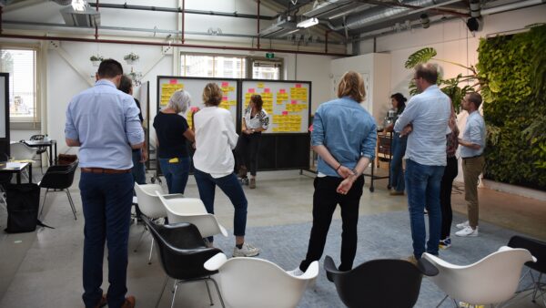 Brainstorm over concept Songfestival met team Fronteer