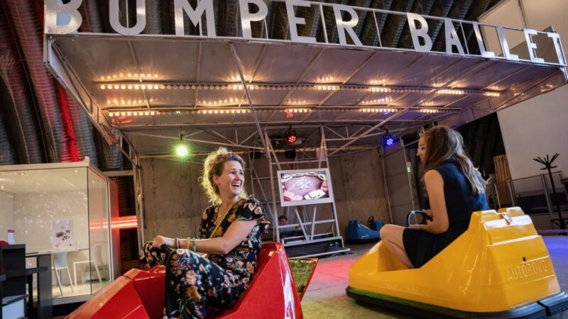Kermis op de basis - Dropstuff - Bumper Ballet