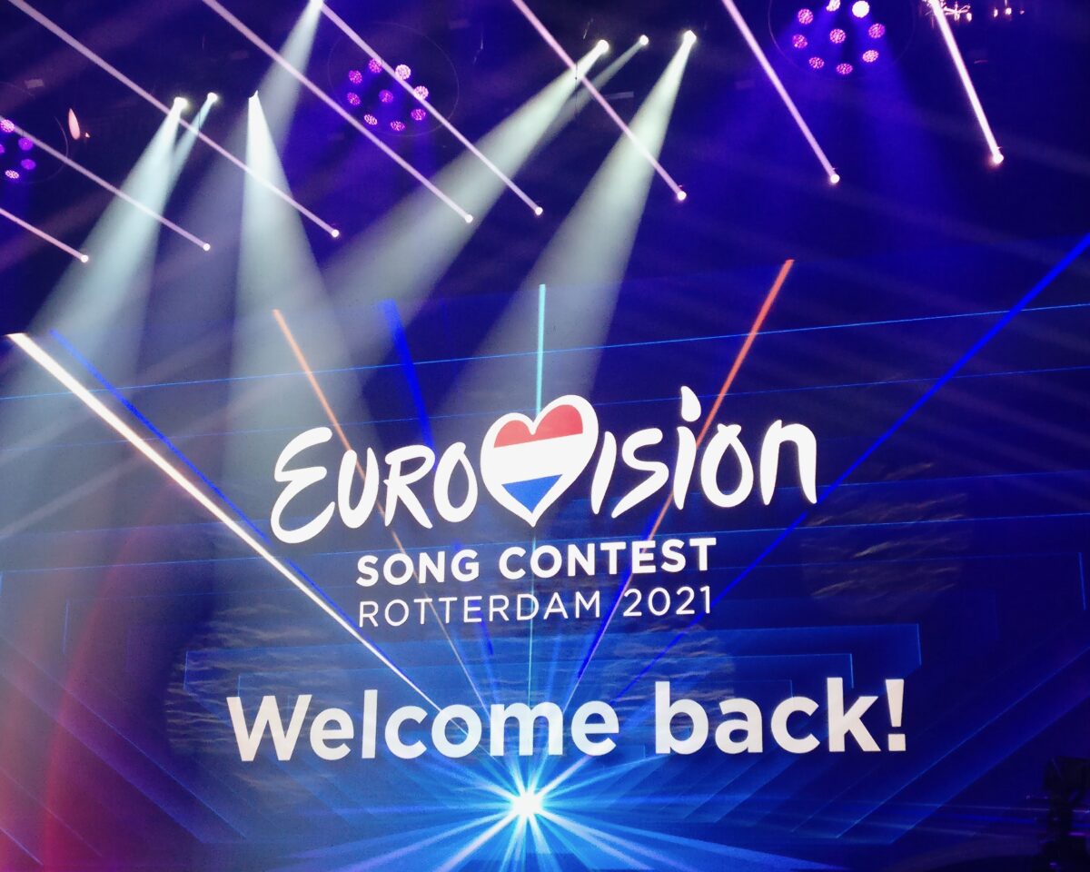 Inge Spier - eventmanager Intersafe - eurovision songcontest scherm