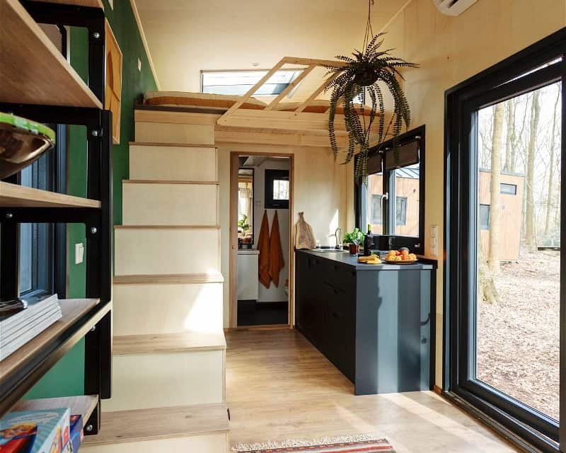 Tiny House TinyParks interieur trap en keuken