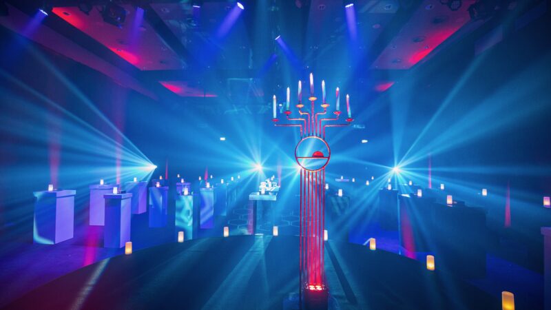 Foto Sander Boer - NXT MICE Re-Invent zaal met pilaren en kandelaar