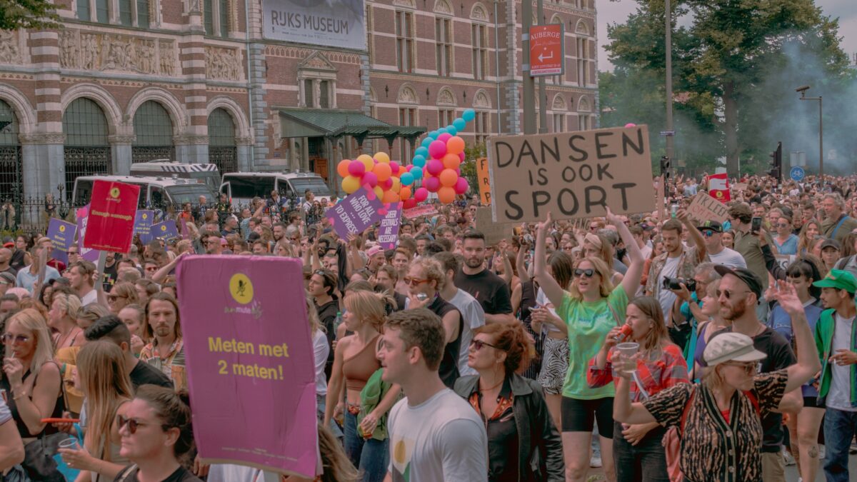Daan Koenderink- Demonstranten voor het rijksmuseum tijdens Unmute Us protestmars
