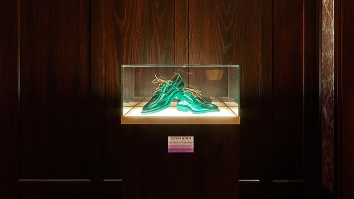 HARD ROCK HOTEL AMSTERDAM_MEMORABILIA schoenen Elton John