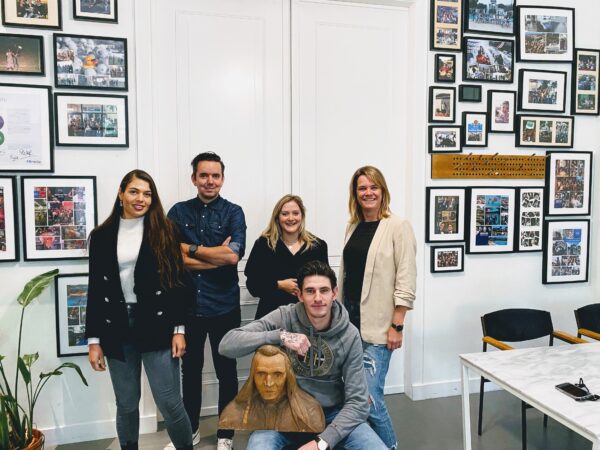FX Agency medewerkers op kantoor