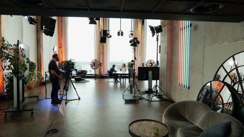 Momice Online Event met uitzicht over Amsterdam