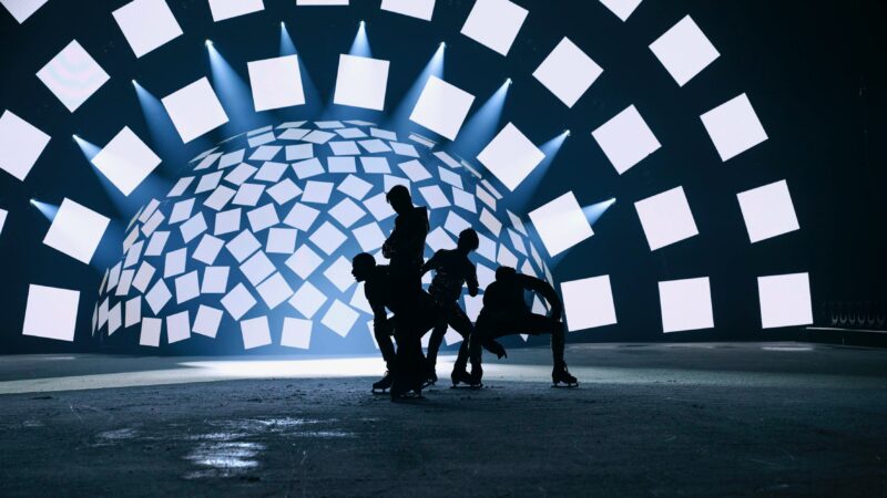 AVEX en HOLIDAY ON ICE