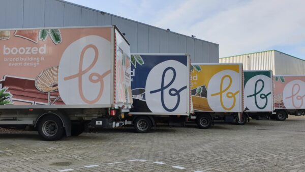 Boozed vrachtwagens op een rij