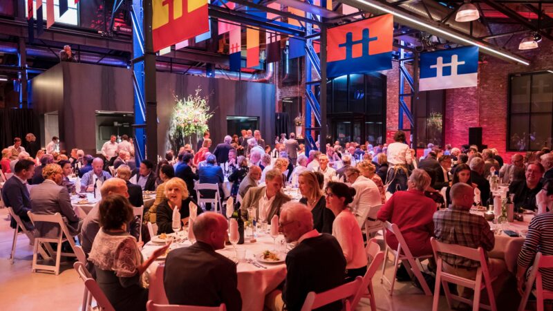 Theater de Kampanje - diner met ronde tafels