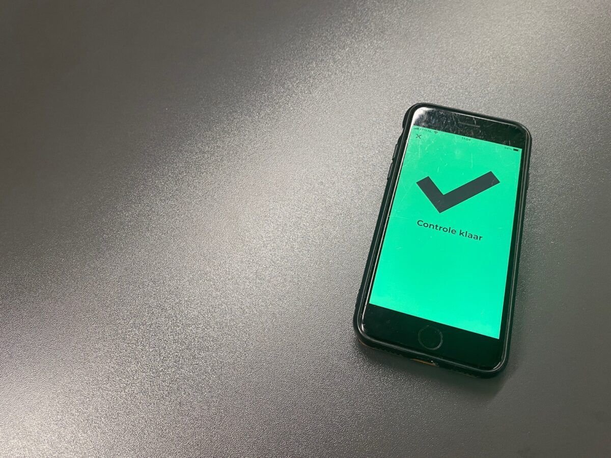 Groen scherm met vink op telefoon