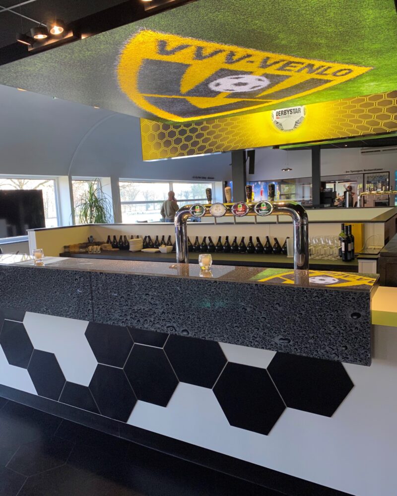 YveY - bar bij VVV Venlo