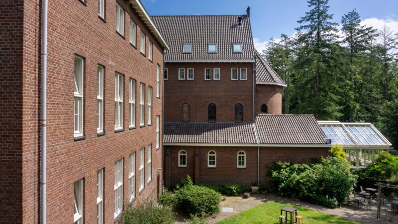 Kontakt der Kontinenten - Klooster-Cenakel