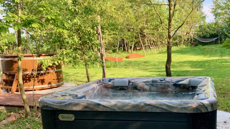 Village retreat - jacuzzi