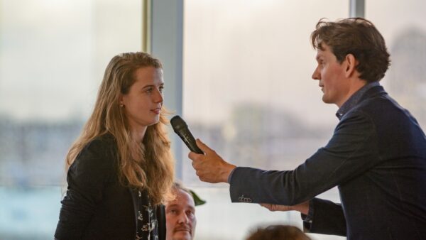 Dagvoorzitter Gerben van Driel weet door 10 jaar live tv met elke situatie raad