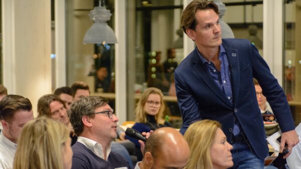 Dagvoorzitter Gerben van Driel weet door 10 jaar live tv met elke situatie raad