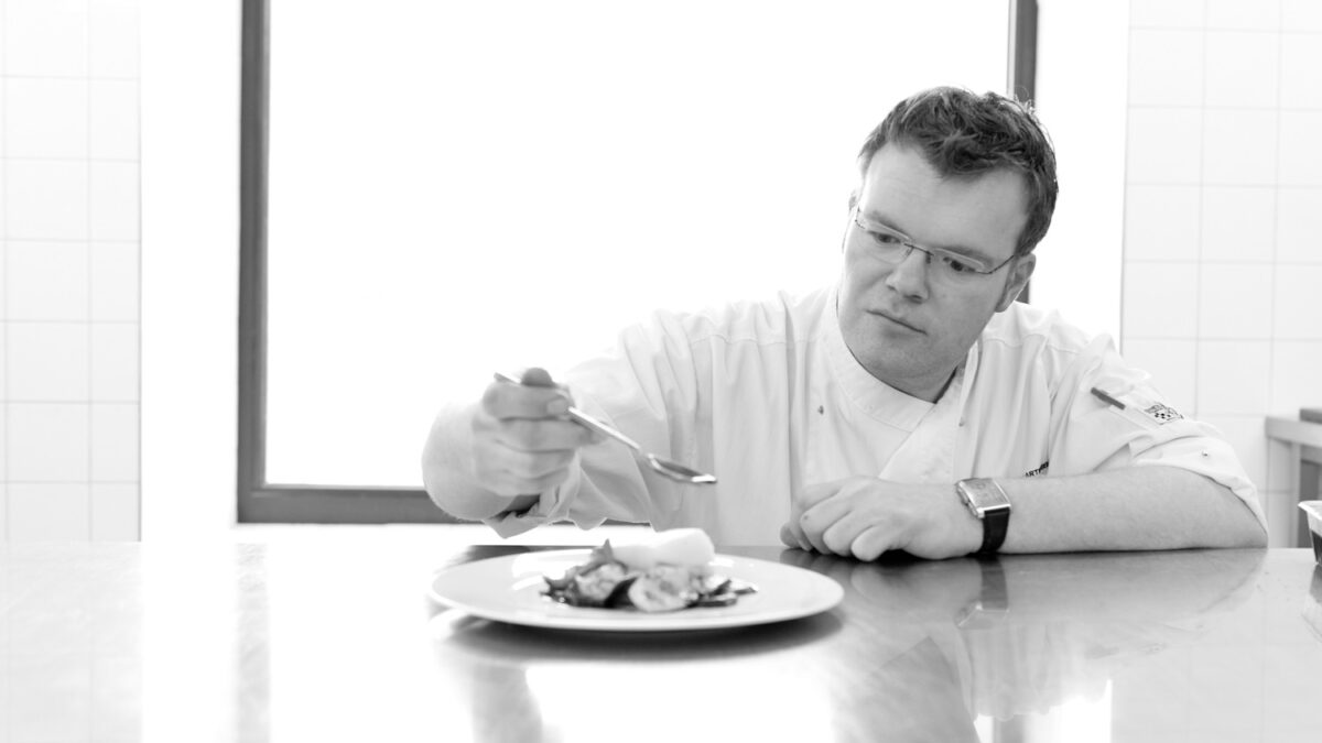 Chef kok in de keuken van Scheepvaartmuseum