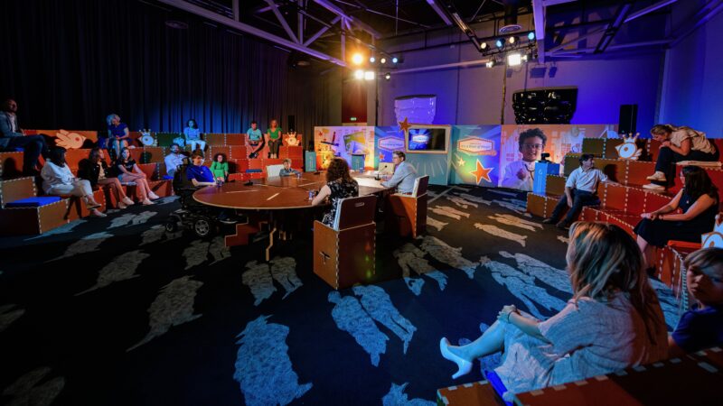 Het IDEEËNTHEATER is de modulaire oplossing voor sfeervolle tribune-opstelling