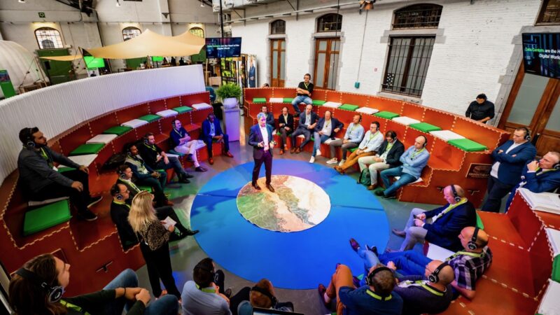 Het IDEEËNTHEATER is de modulaire oplossing voor sfeervolle tribune-opstelling