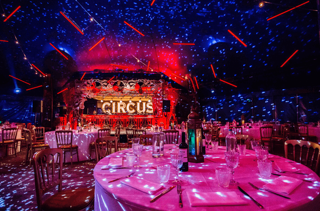 Kerstdiner in circustent bij Thuishaven