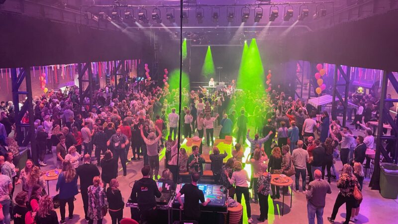 Theater de Kampanje - feestavond met groen licht - foto Jesse Weel