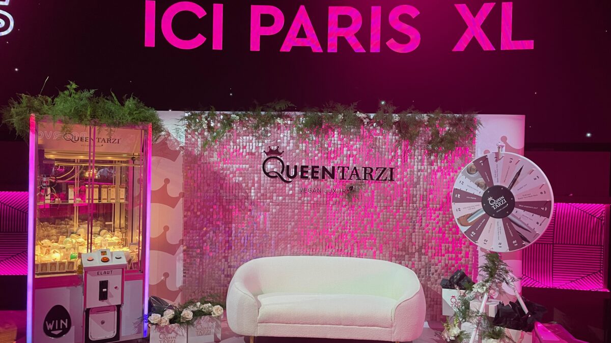 ICI Paris zithoek met rad van fortuin en grijpmachine