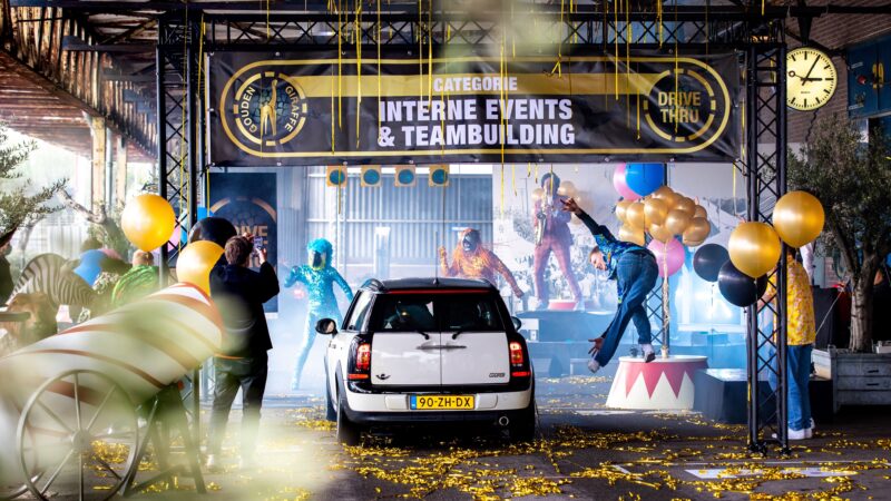Blue-Luna-De-Gouden-Giraffe-Nominaties-drive-thru-beeld-Floris-Heuer