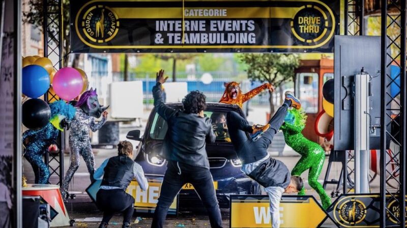 Blue Luna - drive thru gouden giraffe - foto Floris Heuer