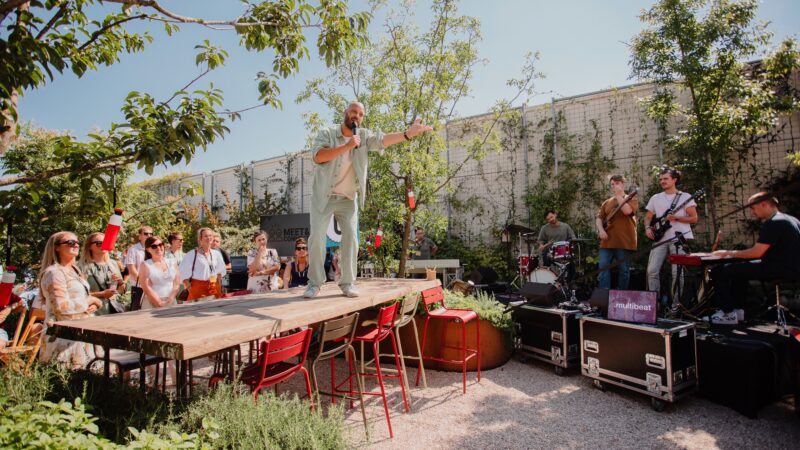 Blue Luna - spoken word en band op INSPIRE 2022 - beeld: Jeancarlo Nunes dos Anjos