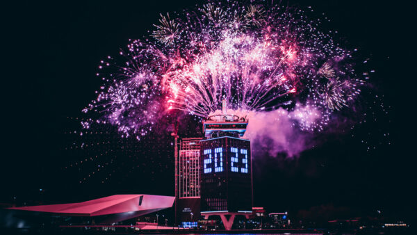 Feelgood Vuurwerk A'dam toren - foto Bart Elshof