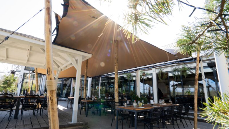 Papa's Beach House - stretchtent op het terras