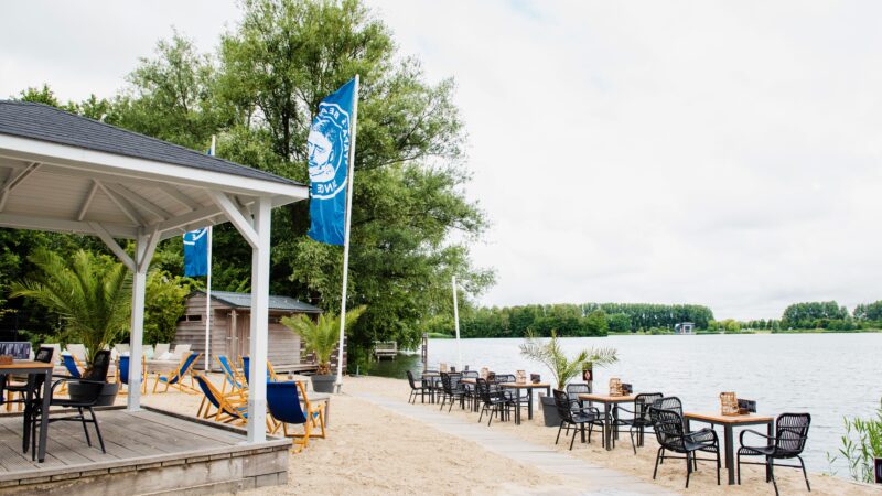 Papa's Beach House - terras aan het water