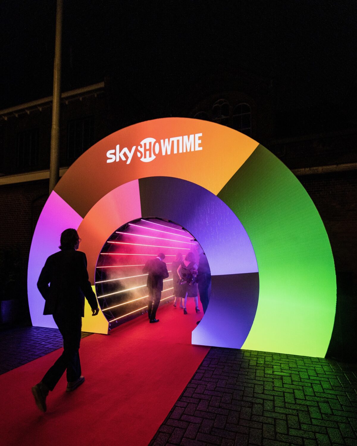 SKYSHOWTIME_TUNNEL_WINK-foto-Joris-Bruring-Sophie-van-Veen-–-The-OS