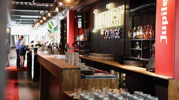 YveY VIP-diner bij Red Hot Chili Peppers concert Jupiler Lounge