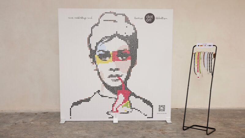 Dot On kunstwerk met ronde stickers