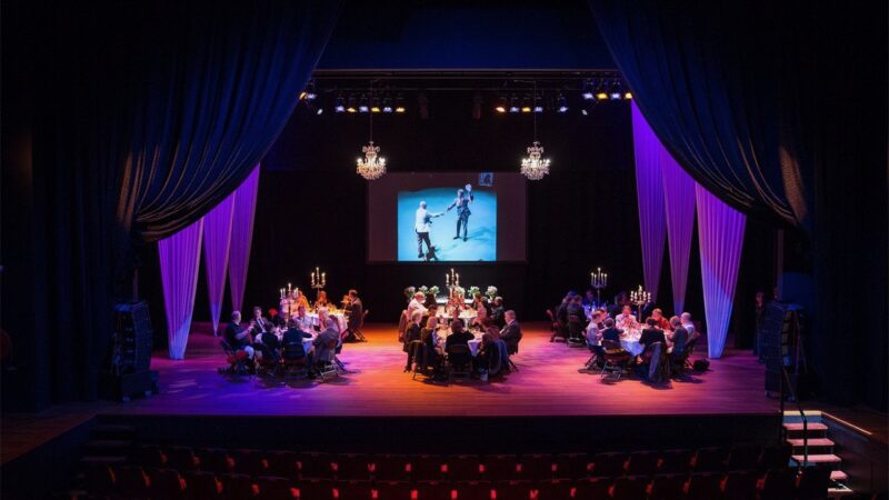 Flint - Rabobankzaal - diner op het toneel