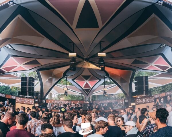 Locus Pocus Deco - buiten met DJ