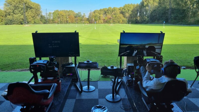 VRX1 racesimulator bij grasveld