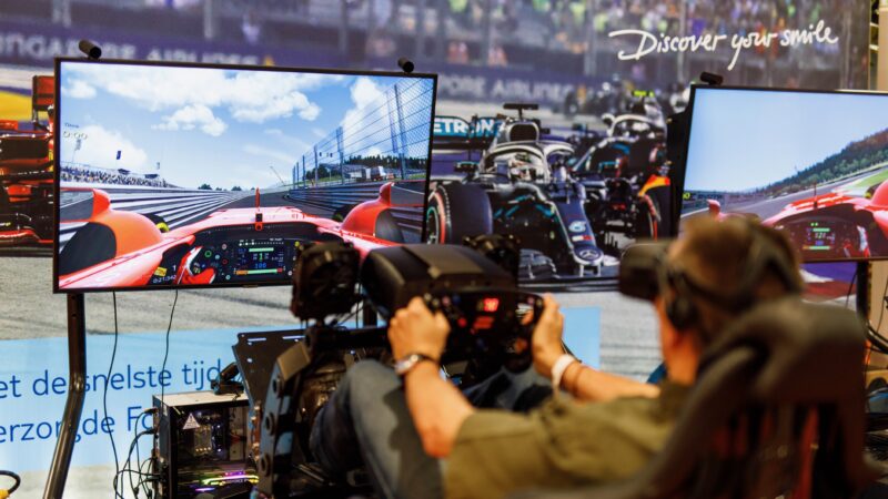 VRX1 racesimulator op beurs_Fotografie Jules van Iperen