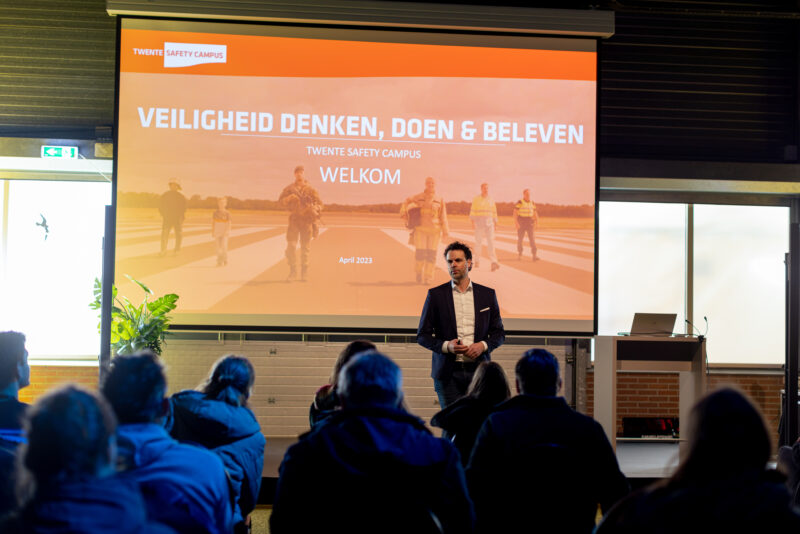 LindaOpLocatie Twente_safety campus presentatie