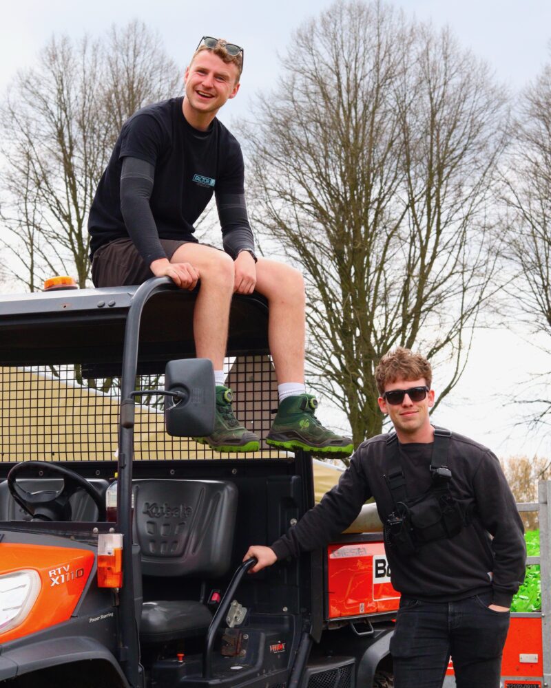 Factor F - crewhands - personeel dat aan het opbouwen is voor een event