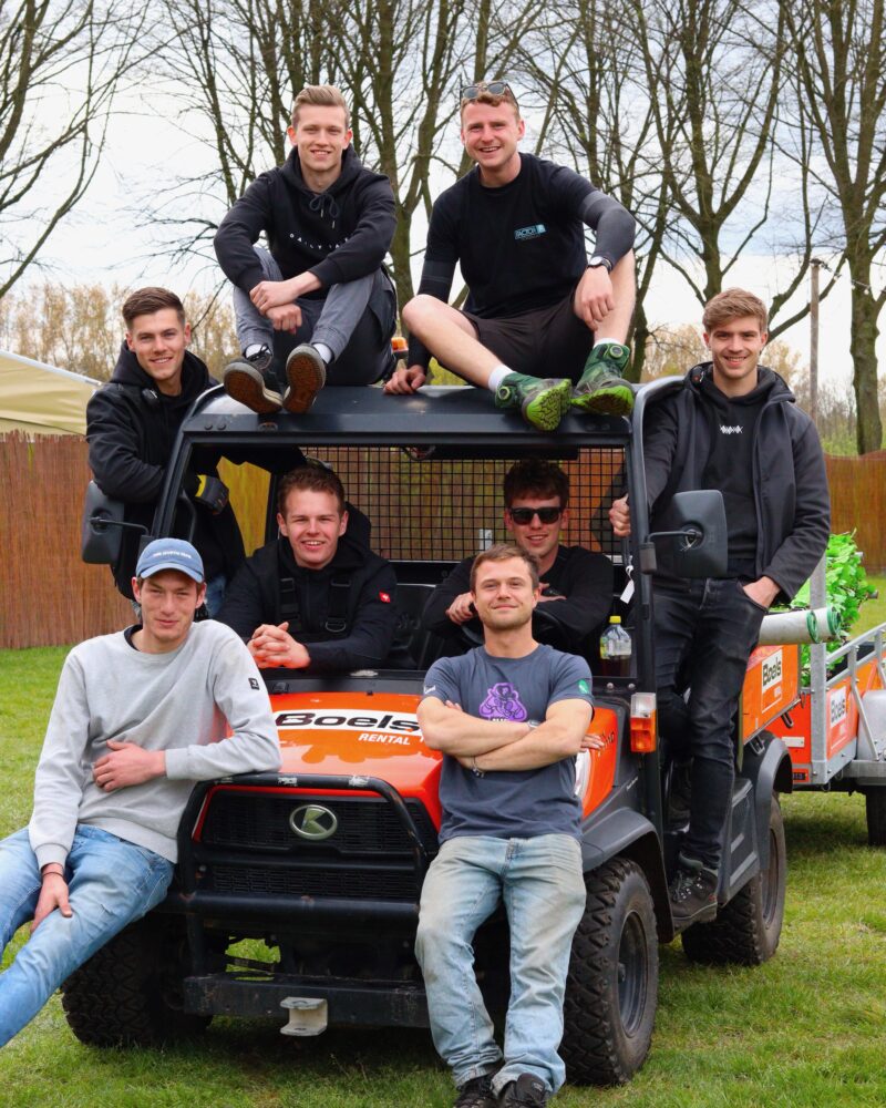 Factor F - crewhands - personeel dat aan het opbouwen is voor een event