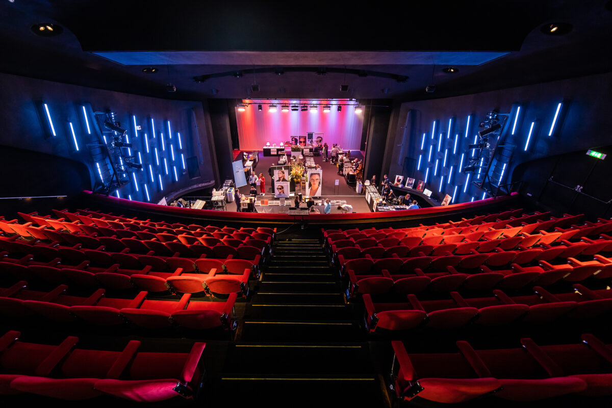 Gooiland Hilversum_beurs in theaterzaal