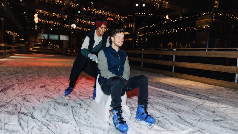 Spoorwegmuseum-discoschaatsen-schaatser-scaled